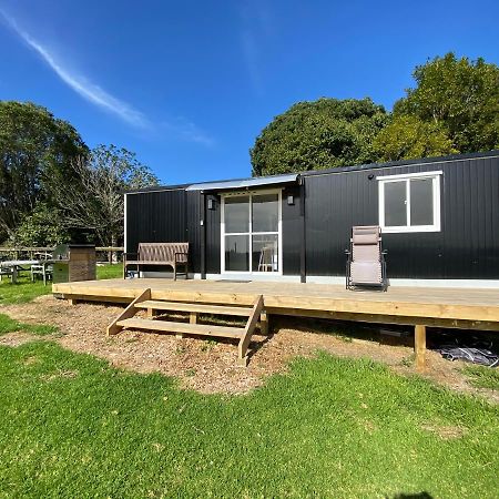 Cosy Cabin To Stay Even Better Than Glamping Pukekohe Bagian luar foto